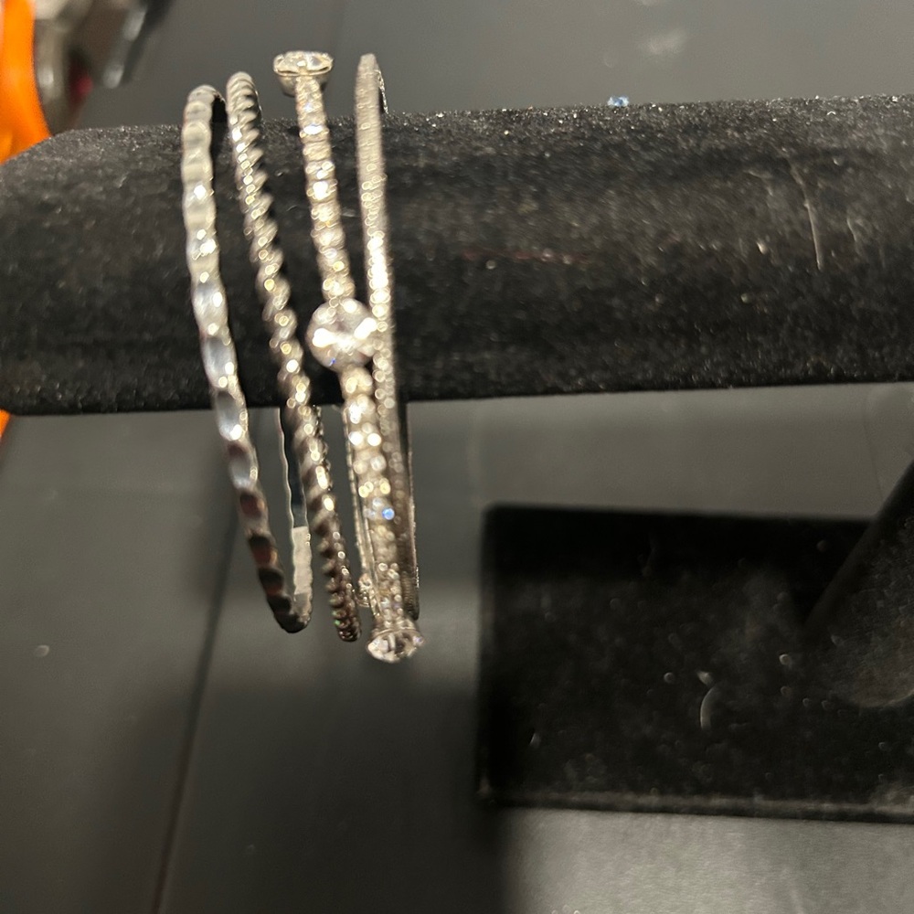 Elegant Silver Bangle Set - Picture 4 of 6